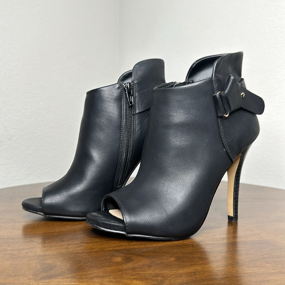 Apt. 9 Black Peep Toe Heels Size 6